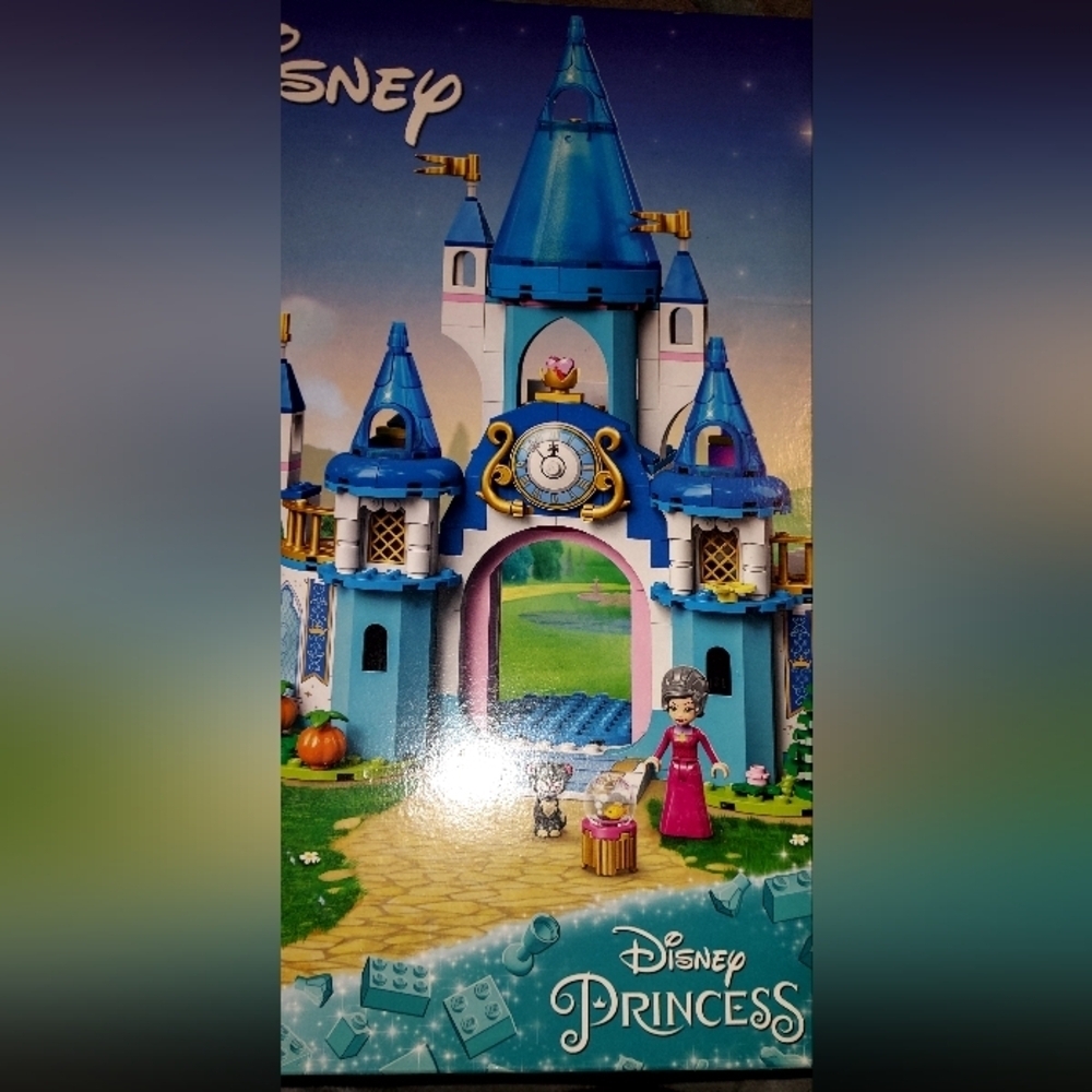 LEGO Disney Cinderella and Prince Charming's Castle 43206 - Picture 6 of 9